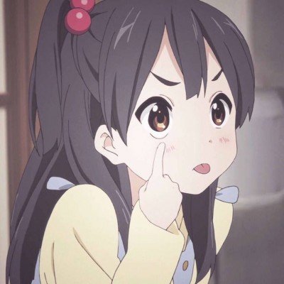 美女COS《巫师3》叶奈法惊艳绝伦 白嫩香肩紫眸勾人